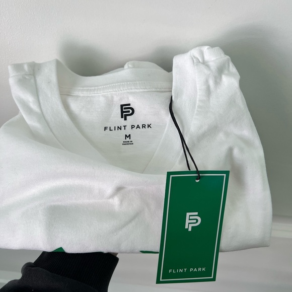 💌 Men's Flint Park Original Logo T in White NEW Size Medium - Picture 2 of 5